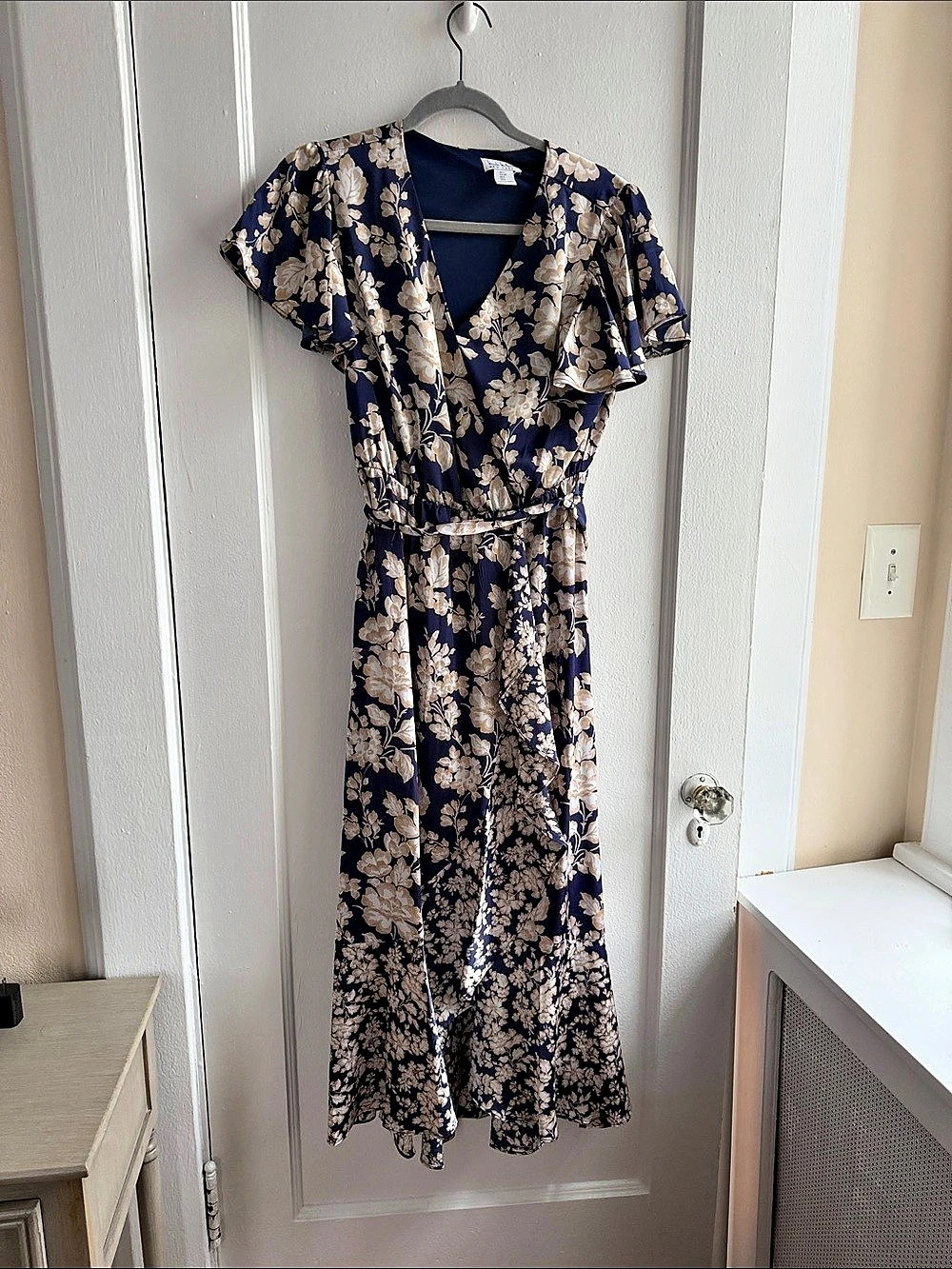 Ninety One New York Floral Maxi Dress in Blue & Beige Size Medium Like New